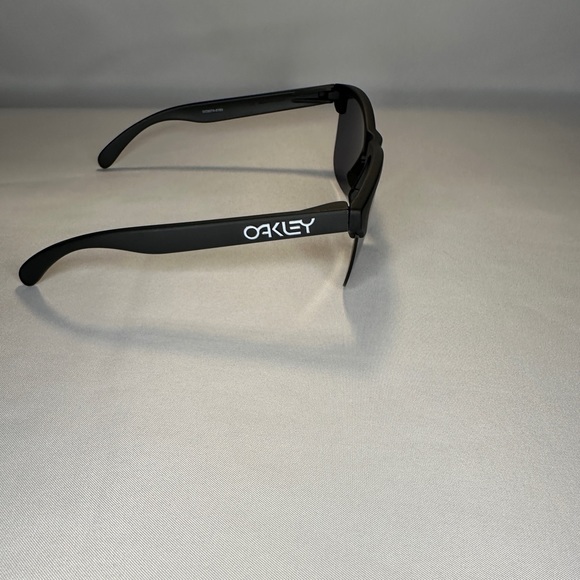 Oakley FROGSKINS LITE Sunglasses - Picture 5 of 6